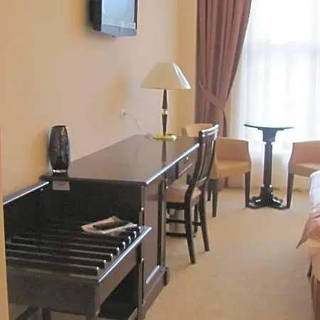 Rexton Hotel